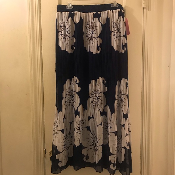 Ladies Maxi skirt - Picture 2 of 6